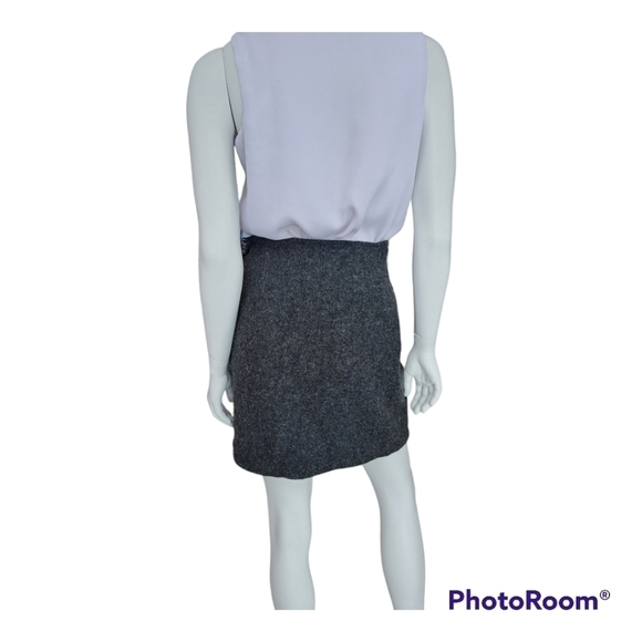 Woolrich dark grey wool mini wrap skirt with fringe edge and button closures S10 - Picture 6 of 13